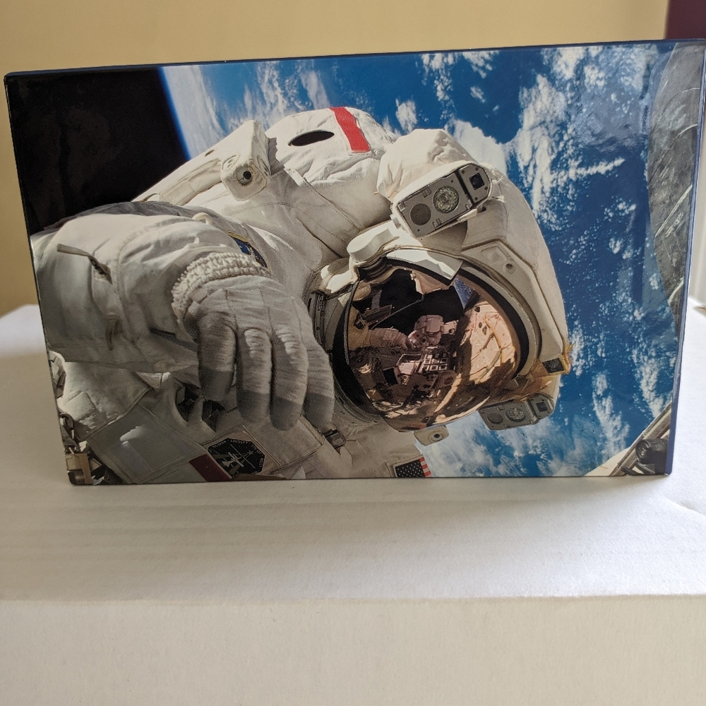 500 Piece Space Exploration Double Puzzle - Picture 4 of 7